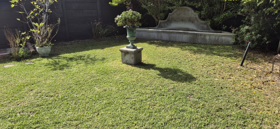 4 Bedroom Property for Sale in Waves Edge Western Cape